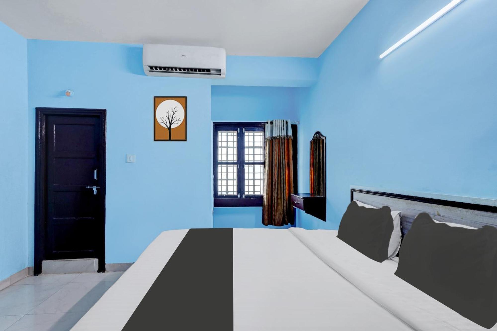 OYO 76010 Hotel Jayalakshmi Residency Tirupati Bagian luar foto