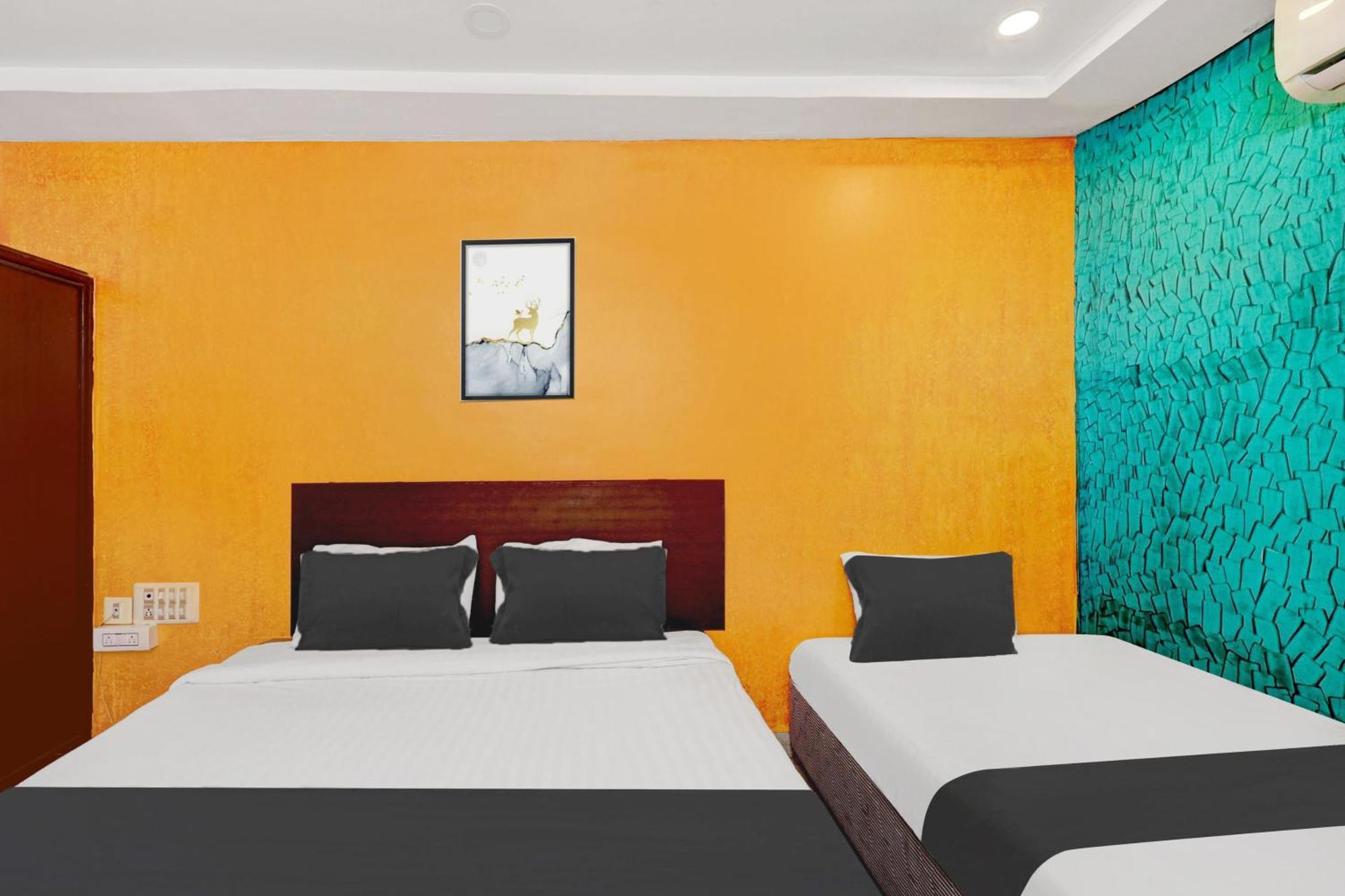 OYO 76010 Hotel Jayalakshmi Residency Tirupati Bagian luar foto