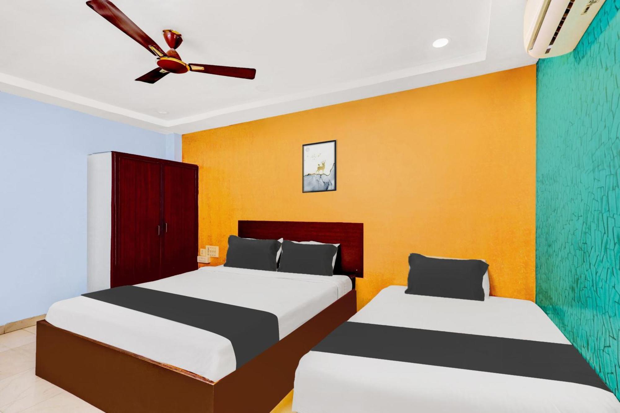 OYO 76010 Hotel Jayalakshmi Residency Tirupati Bagian luar foto