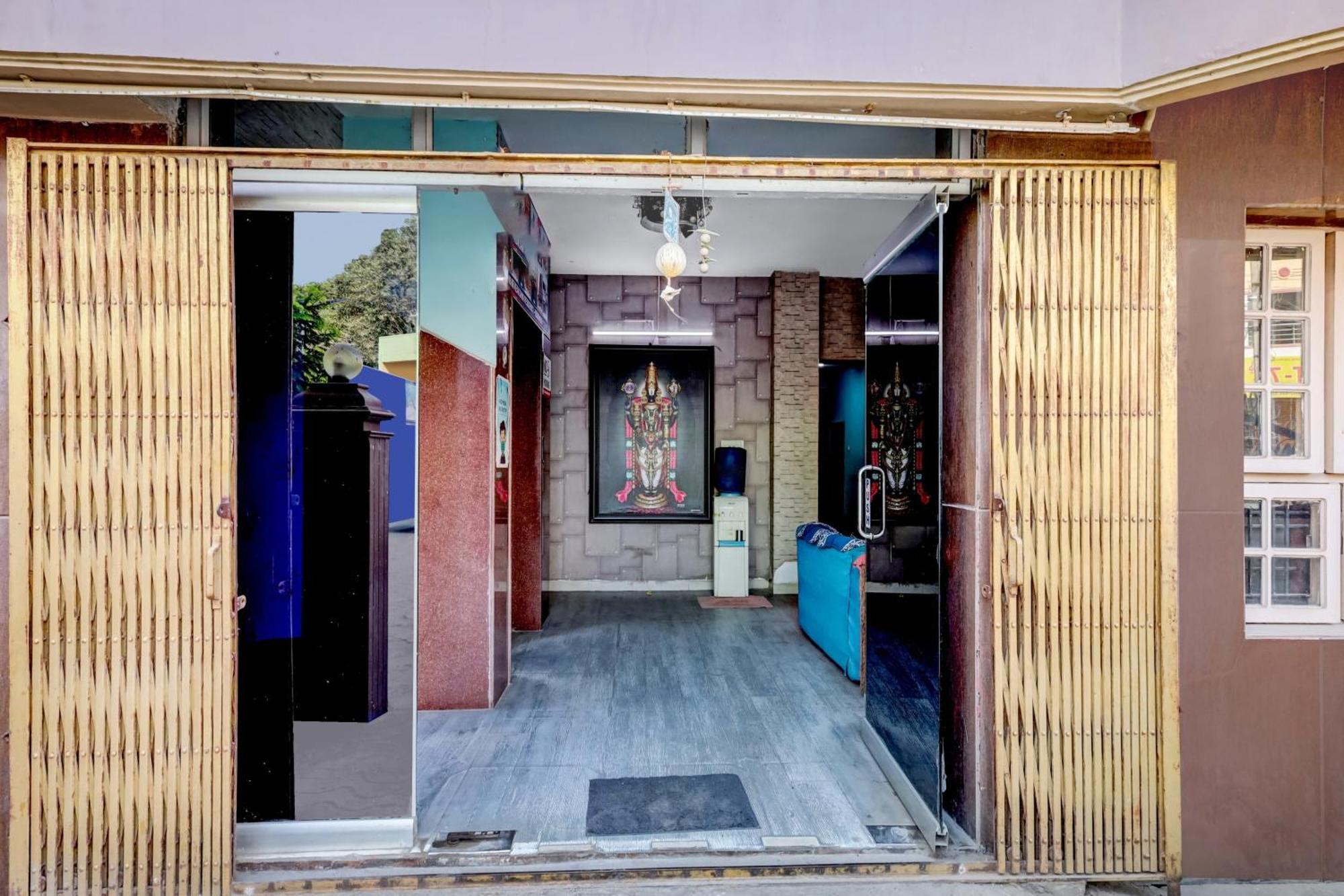 OYO 76010 Hotel Jayalakshmi Residency Tirupati Bagian luar foto