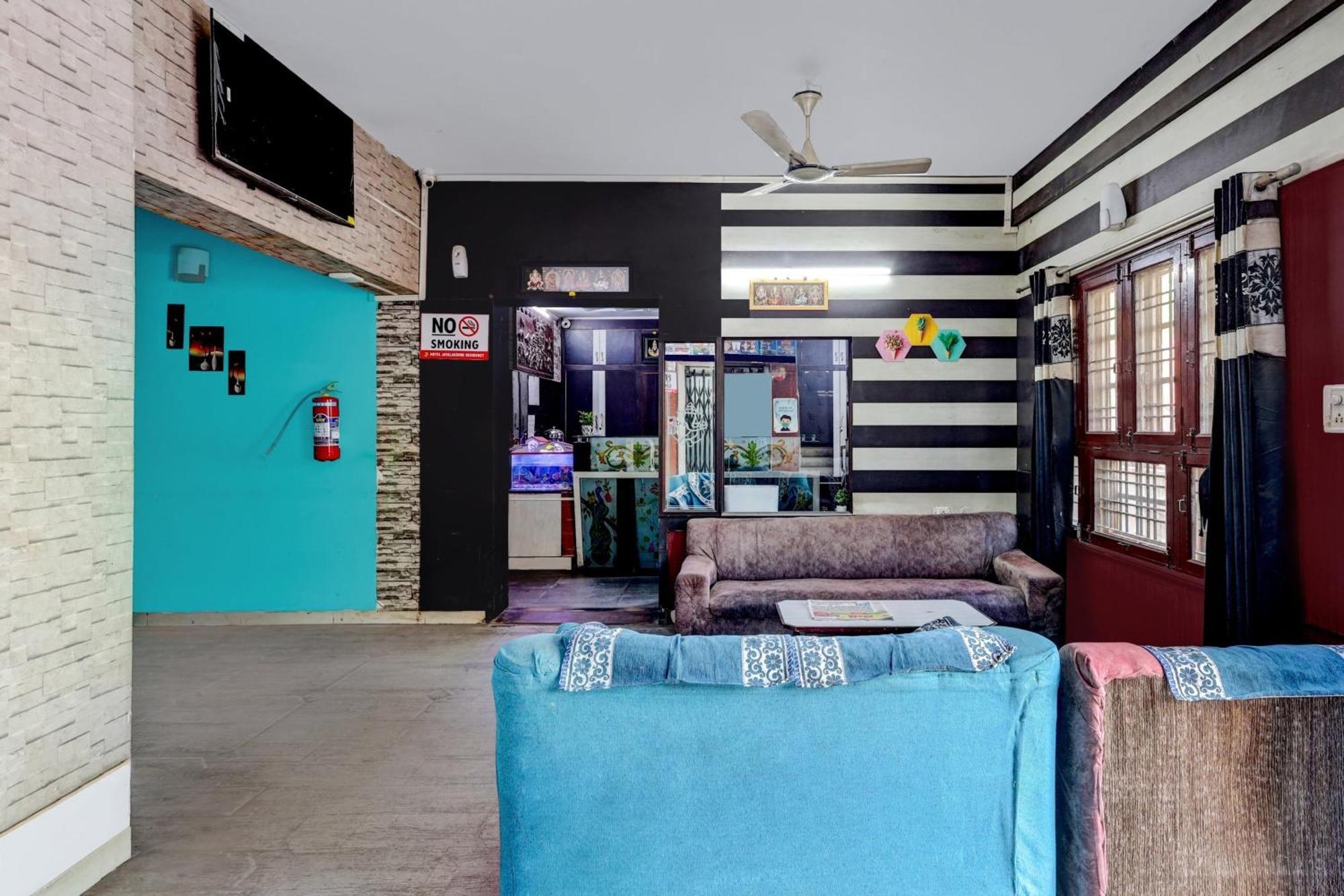 OYO 76010 Hotel Jayalakshmi Residency Tirupati Bagian luar foto