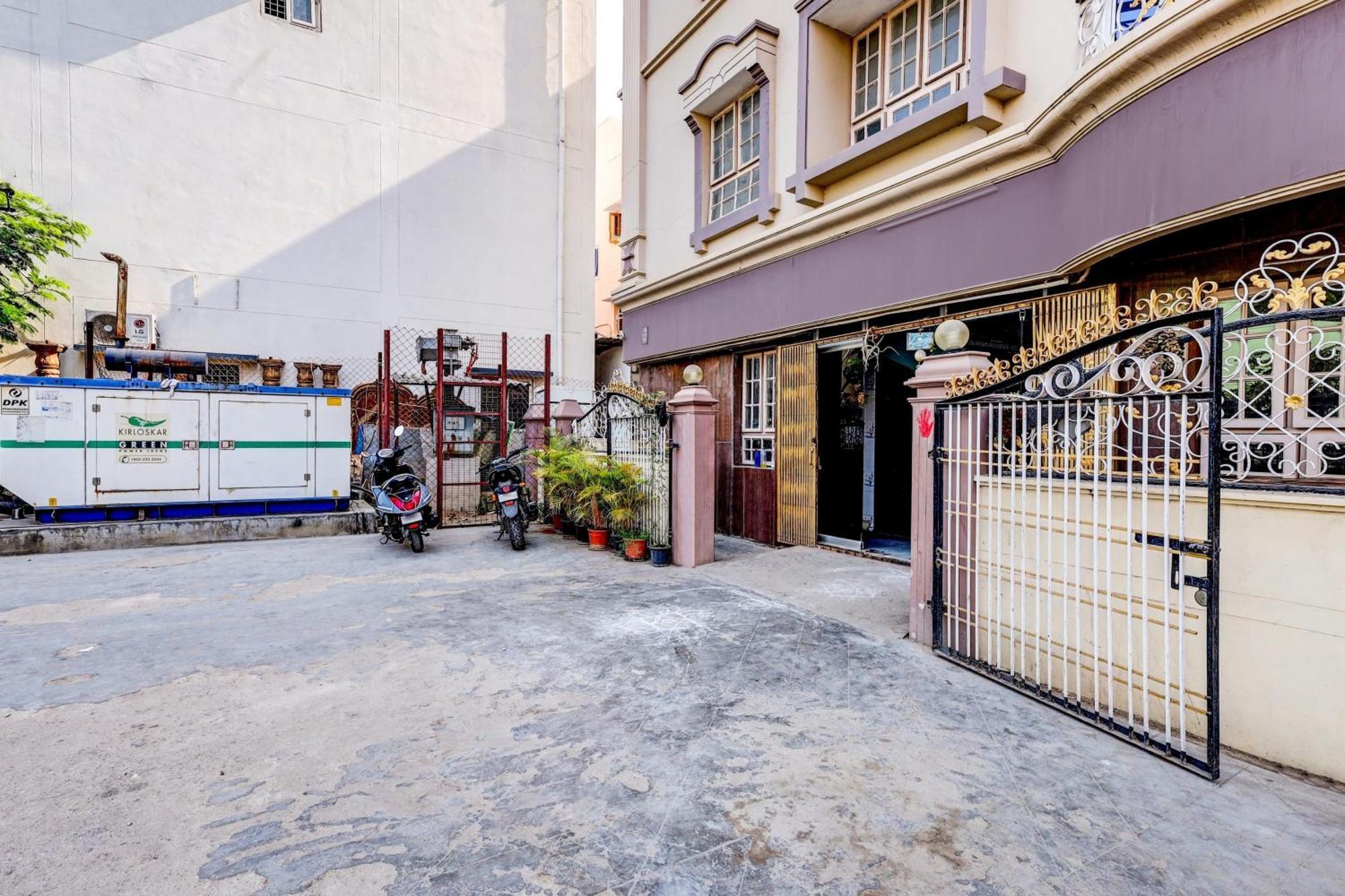 OYO 76010 Hotel Jayalakshmi Residency Tirupati Bagian luar foto