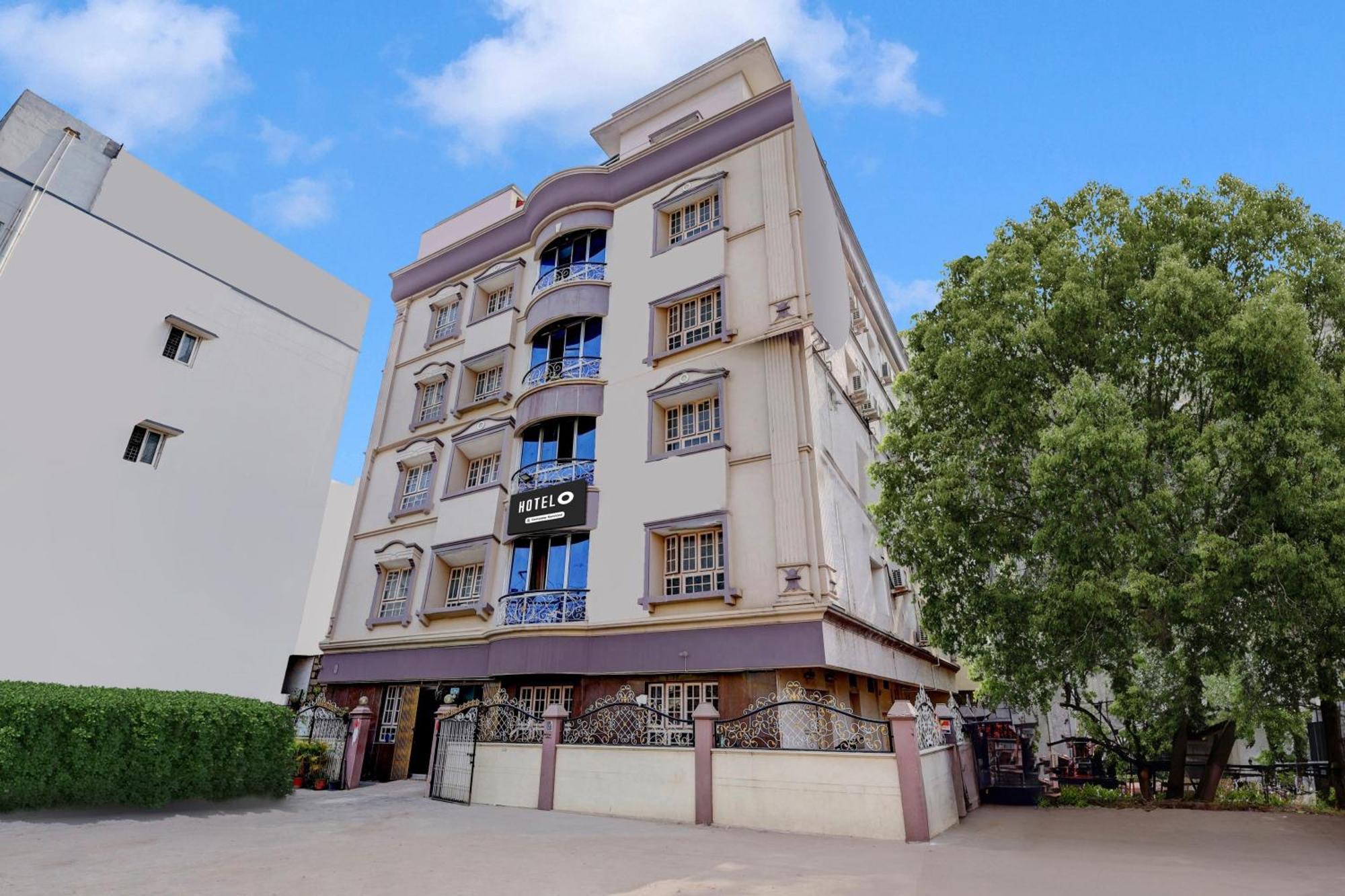 OYO 76010 Hotel Jayalakshmi Residency Tirupati Bagian luar foto